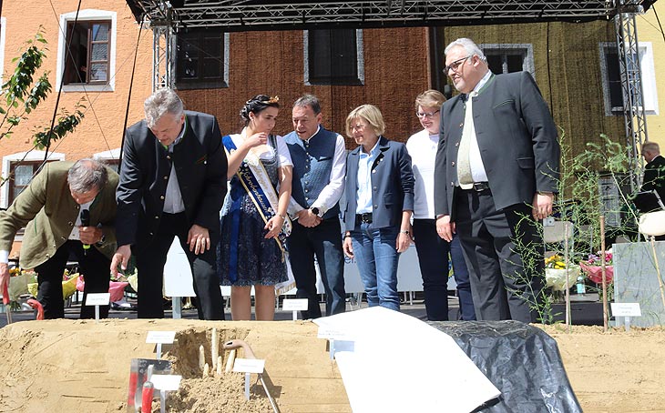 Spargelanstich beim Traditionellen Spargelfest Schrobenhausen am 21.05.2022 (©Foto. Martin Schmitz)